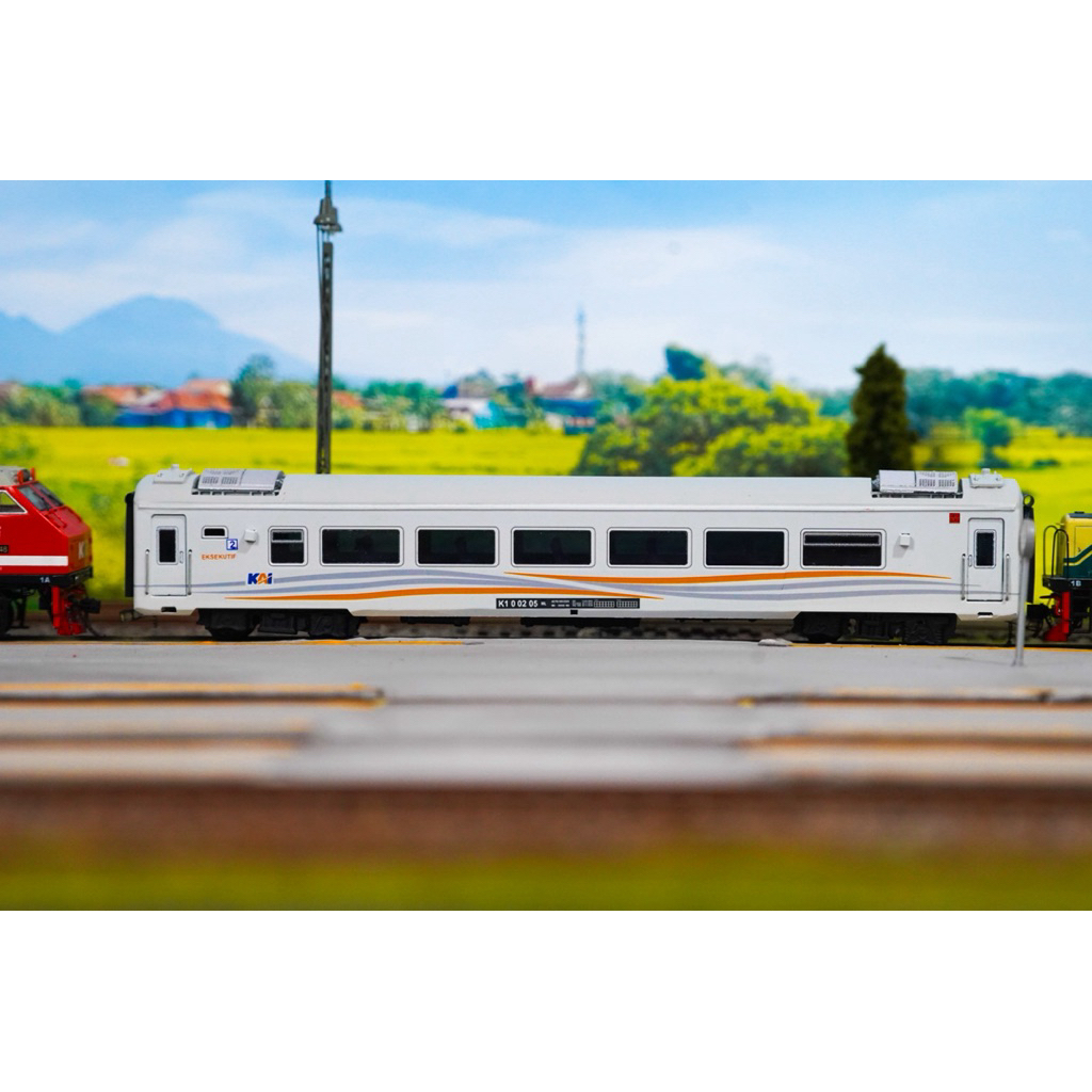 Miniatur Kereta Api gerbong K1 jendela lebar