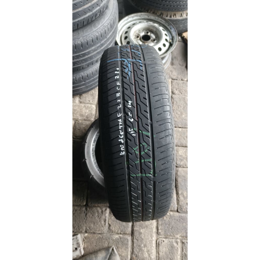 Ban Mobil bekas garitan R13 R623 Bridgestone 165 R13 8PR tambalan satu tahun pembuatan 2021 BAA