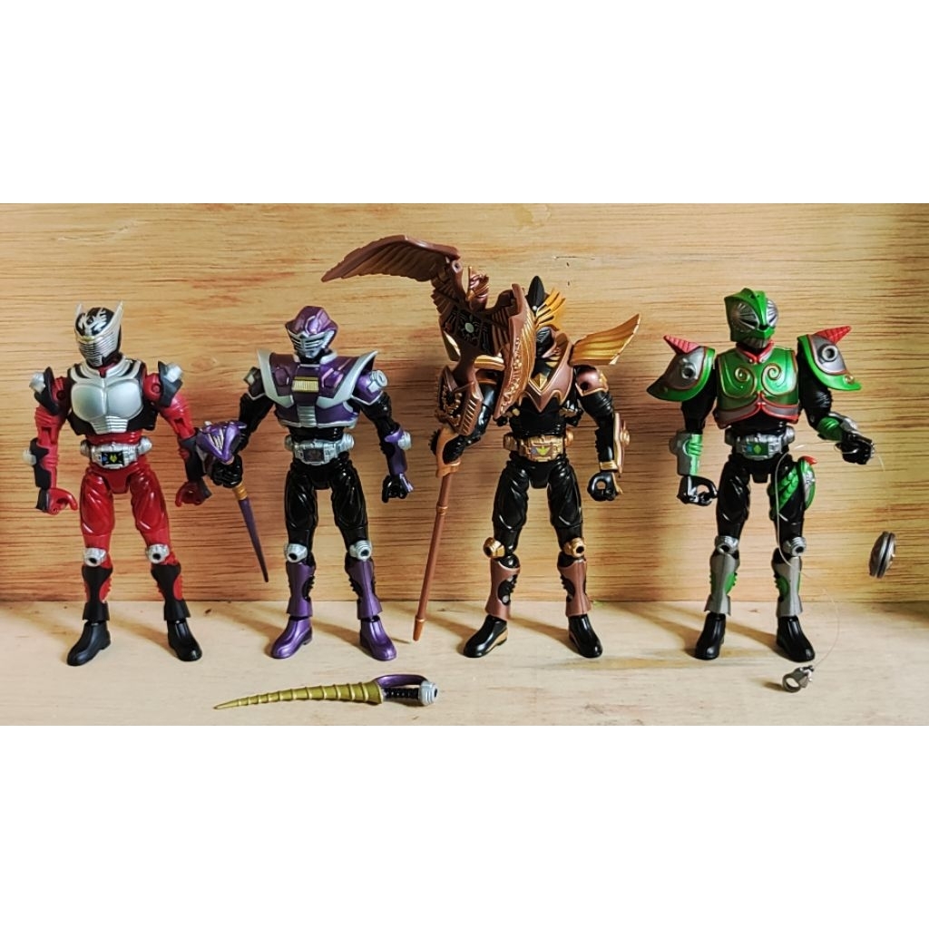 ACTION FIGURE / KOLEKSI / HIASAN SET KAMEN RIDER RYUKI SHS ISI 19 DARI 15 RIDER 4 MONSTERS