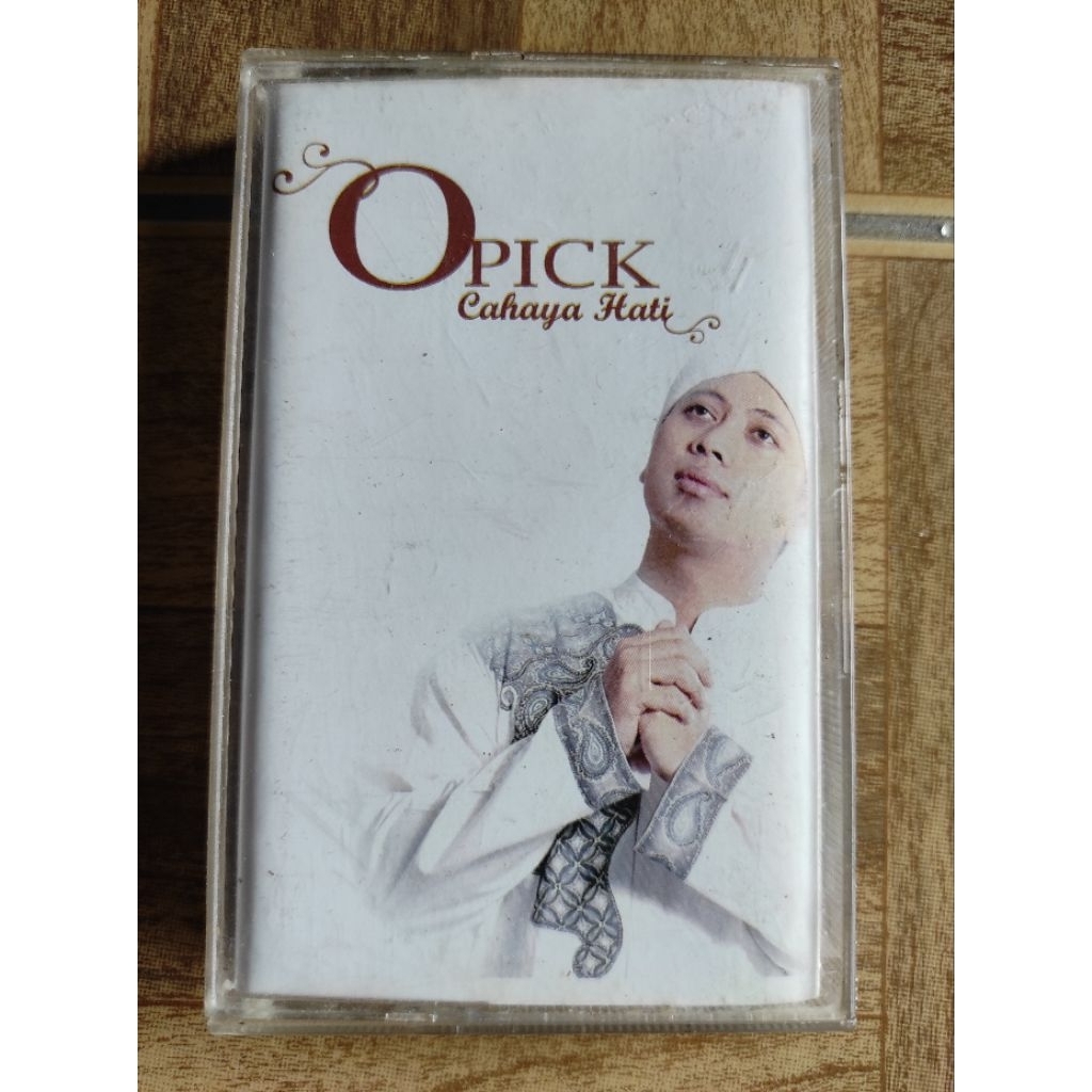 kaset pita OPICK "cahaya hati"