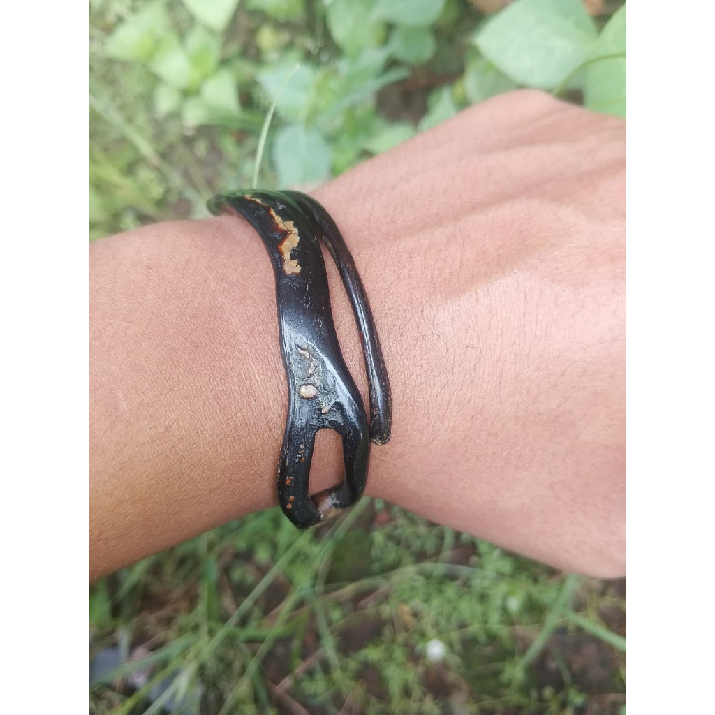 Gelang Akar Bahar Hitam Combong Unik Minimalis