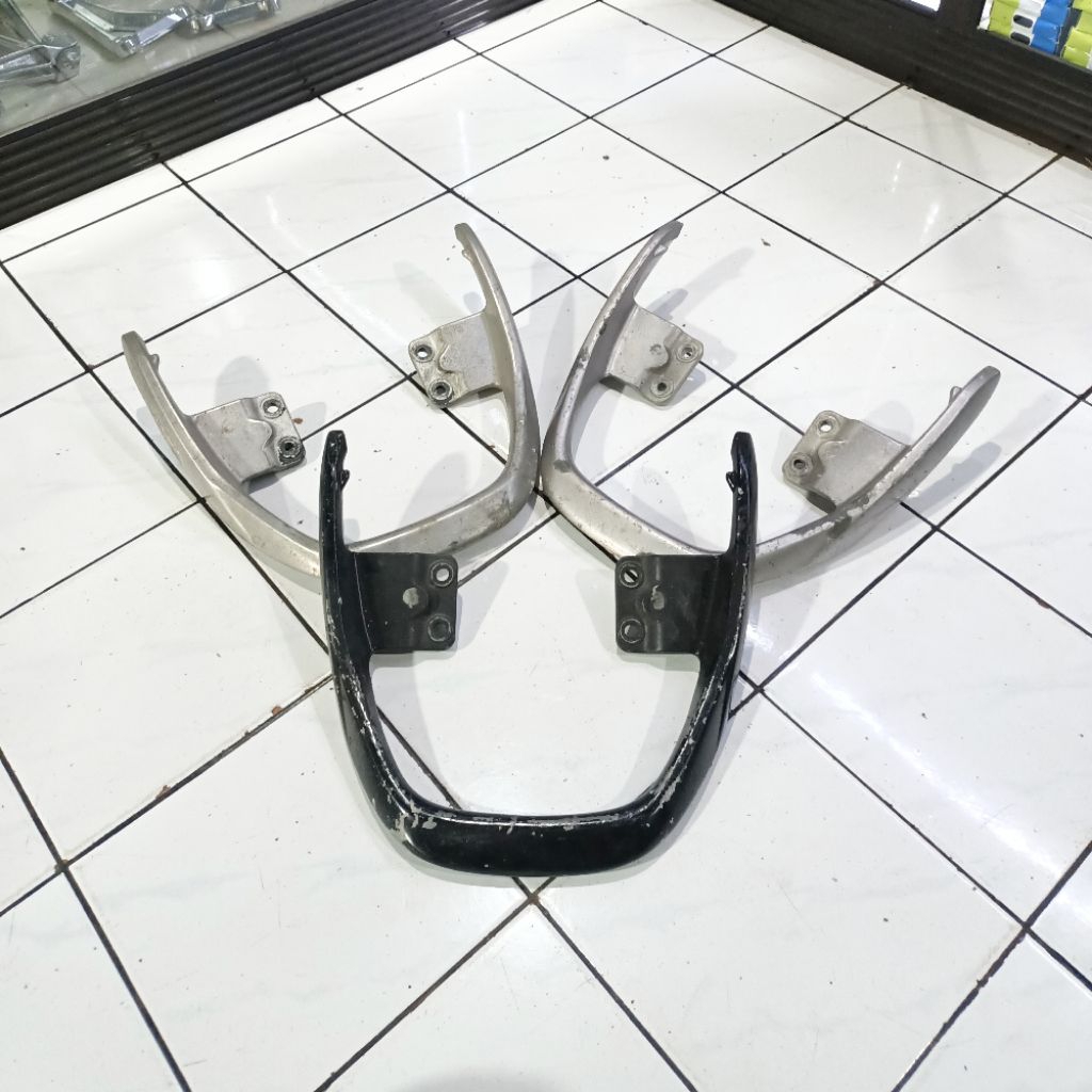 Begel Behel Planger Belakang Megapro Primus Original Copotan