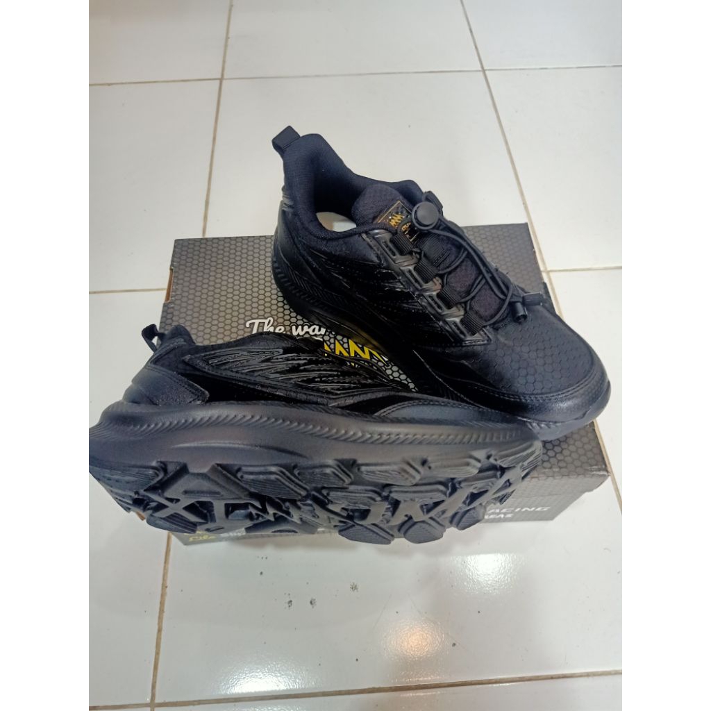 SEPATU EXDUMA HITAM/SEPATU OLAHRAGA