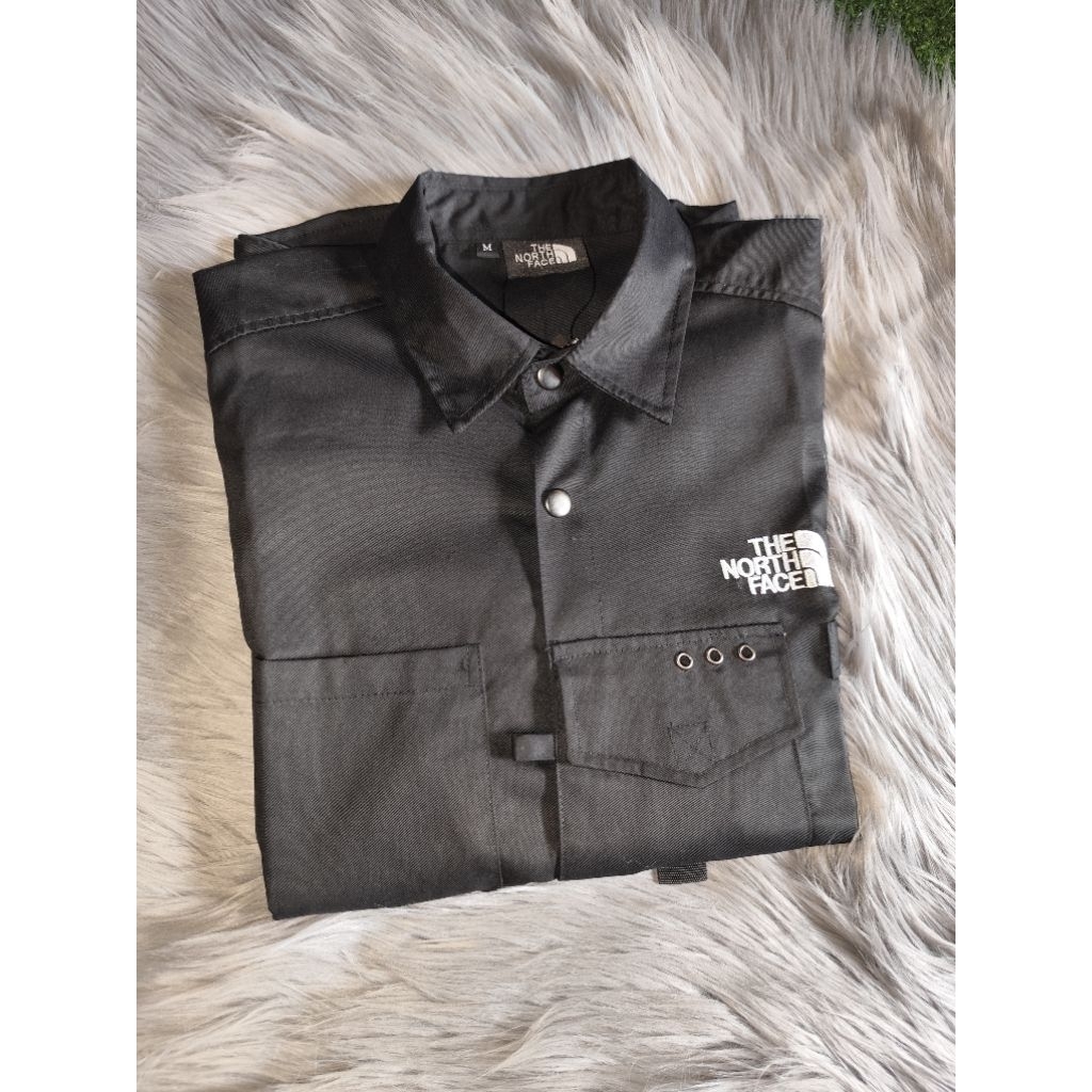 Kemeja Lapangan The North Face Berwarna Hitam