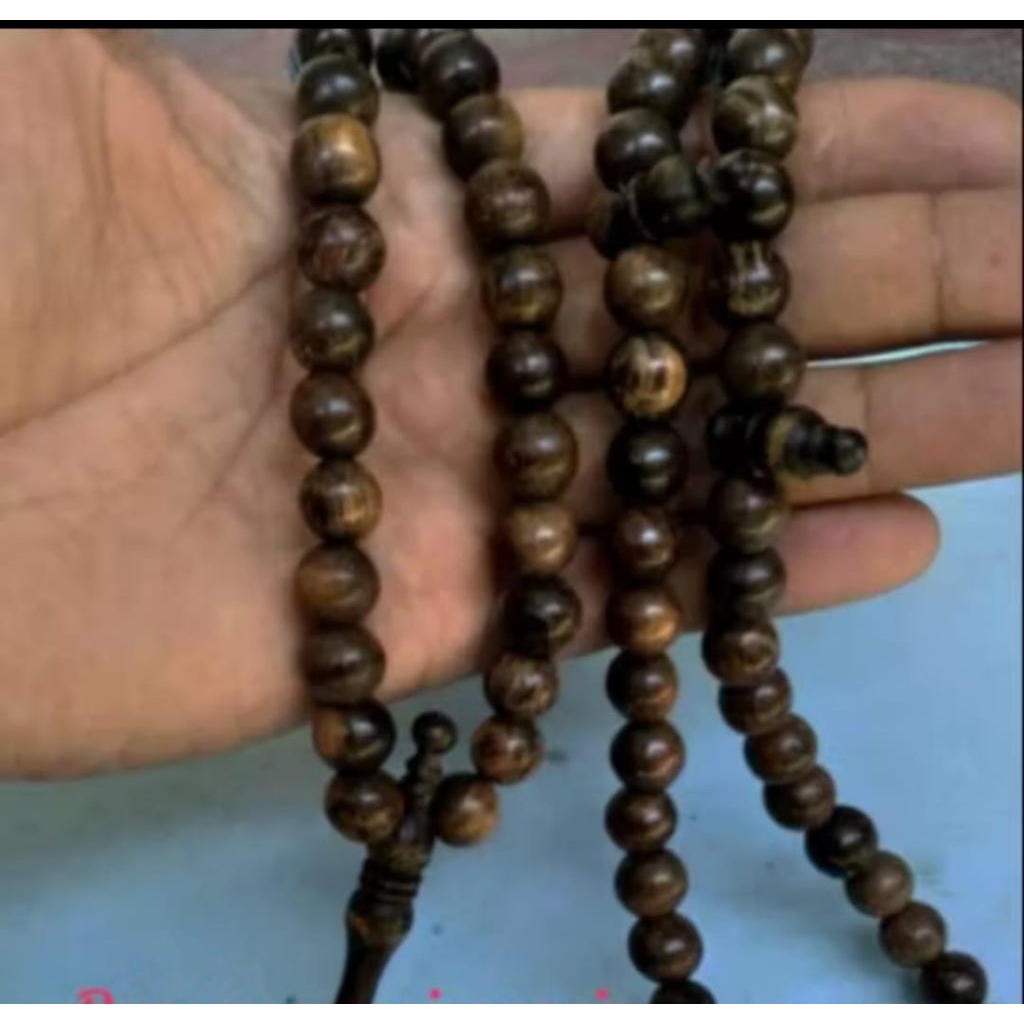 tasbih kayu gaharu grade A++ 10mm 99butir tasbih gaharu hitam tasbih kayu gaharu wangi kalimantan