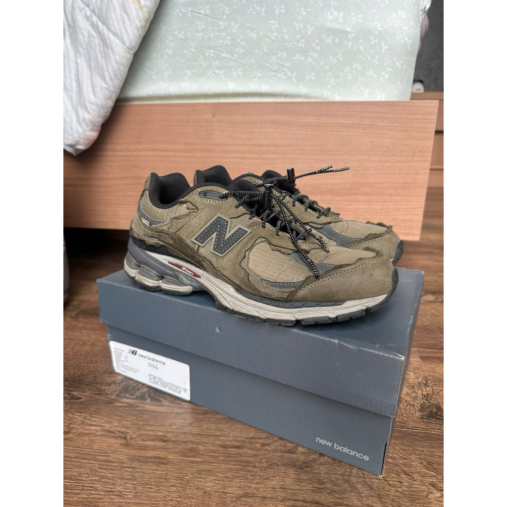 New balance 2002r protection pack