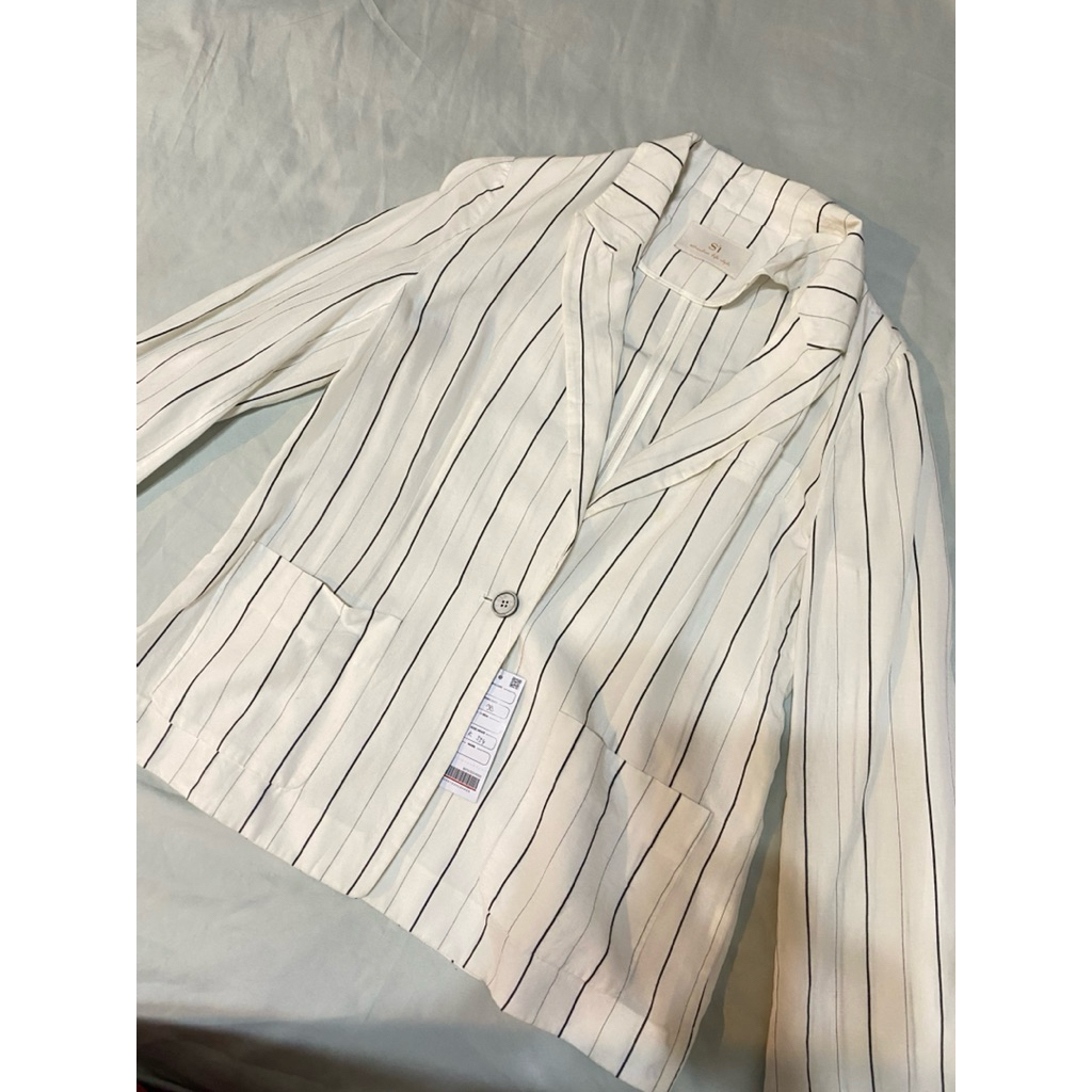 BLAZER PUTIH WANITA GARIS HITAM (preloved)
