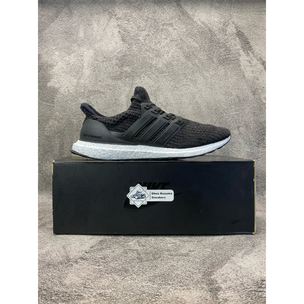 SEPATU SECOND ADIDAS ULTRABOOST BLACK WHITE  SIZE 43 1/3 INSOLE 27,5 CM  ORIGINAL GUARANTEE 100%