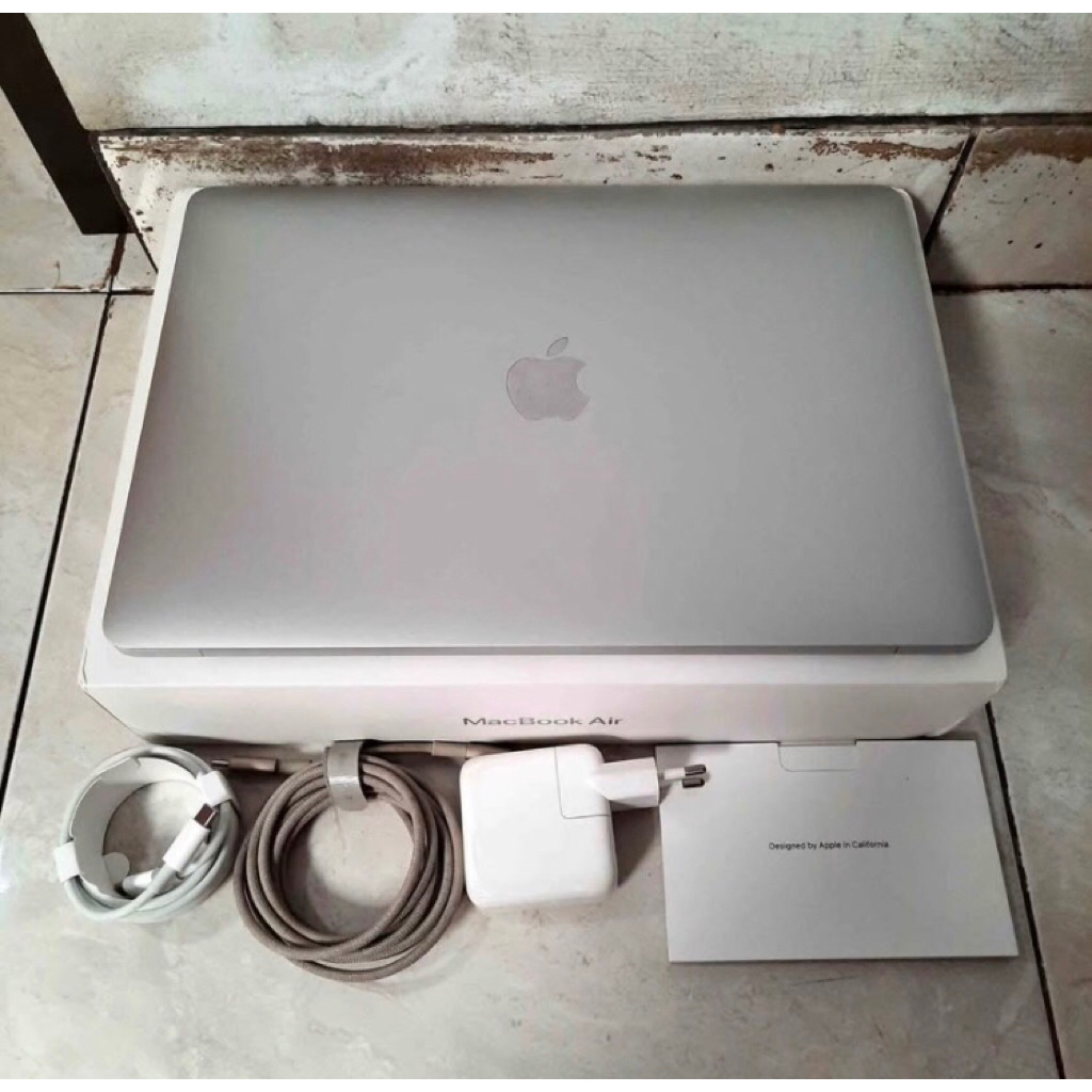 Macbook Air M1 8/256GB Silver iBox