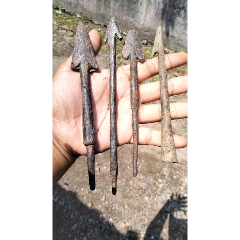 benda kuno antik besi temuan kondisi bagus
