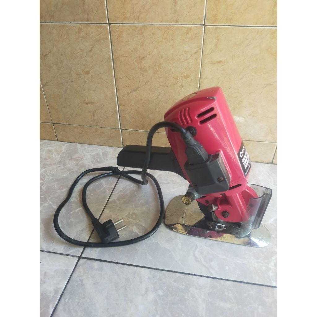 mesin potong kain merk Octa