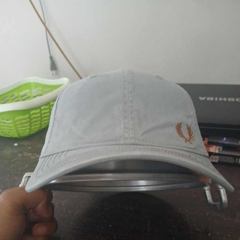 Topi katun lembut warna abu logo bordir FRED PERRY second Original allsize stelan besi embos seperti