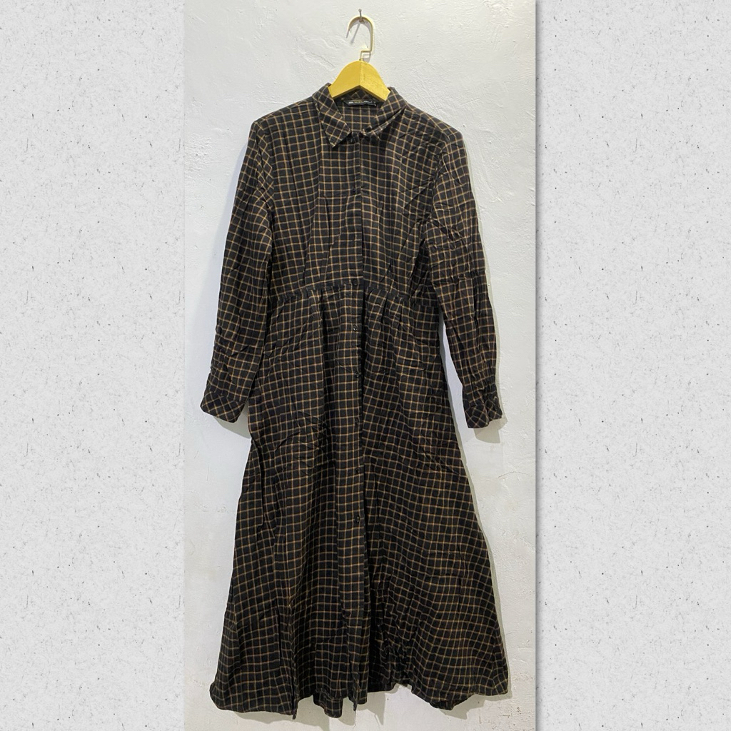 PRELOVED DRES BENHILL WOMAN