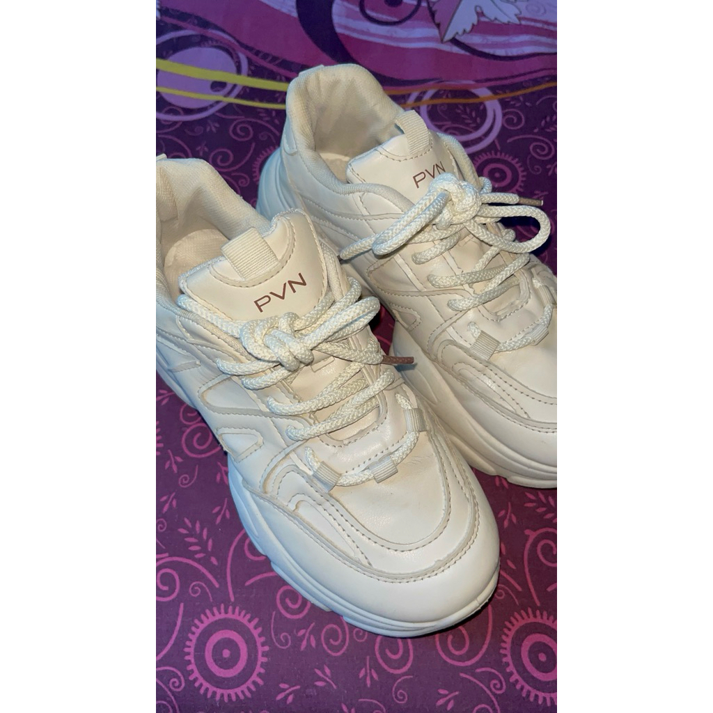 PRELOVED Sepatu PVN