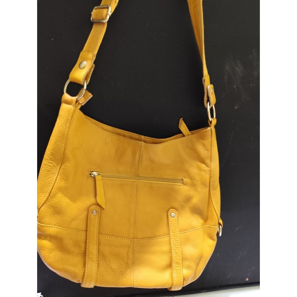 Tas slempang kulit asli warna kuning preloved