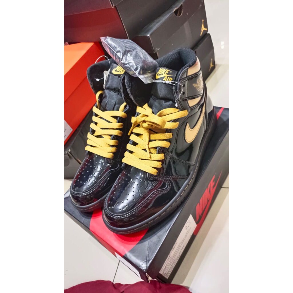 Air Jordan 1 Retro High OG 'Black Metallic Gold (Size 43) VNDS