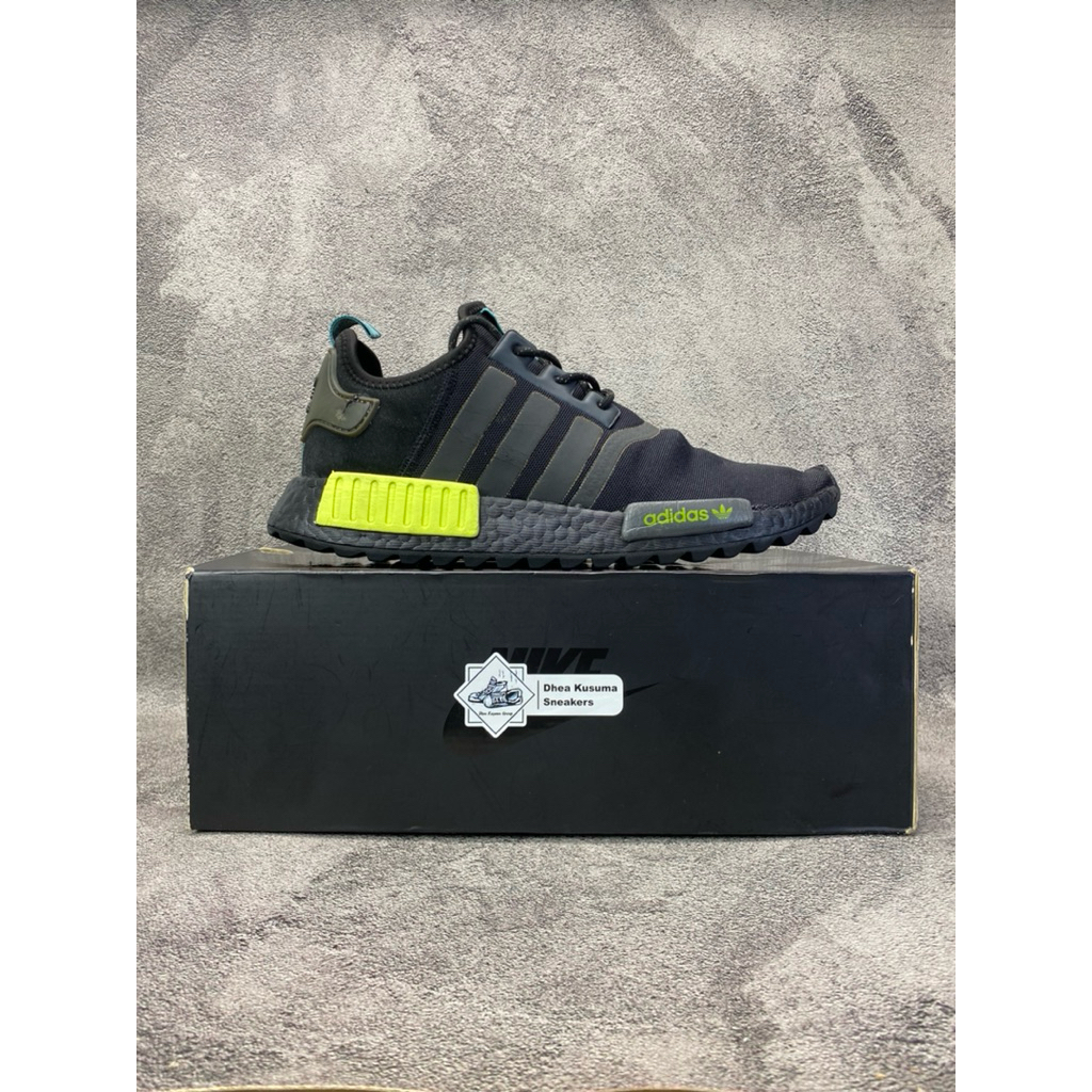 Sepatu Second Adidas NMD R1 Core Black Semi Solar Yellow  Size 45 1/3  Original Guarantee 100%