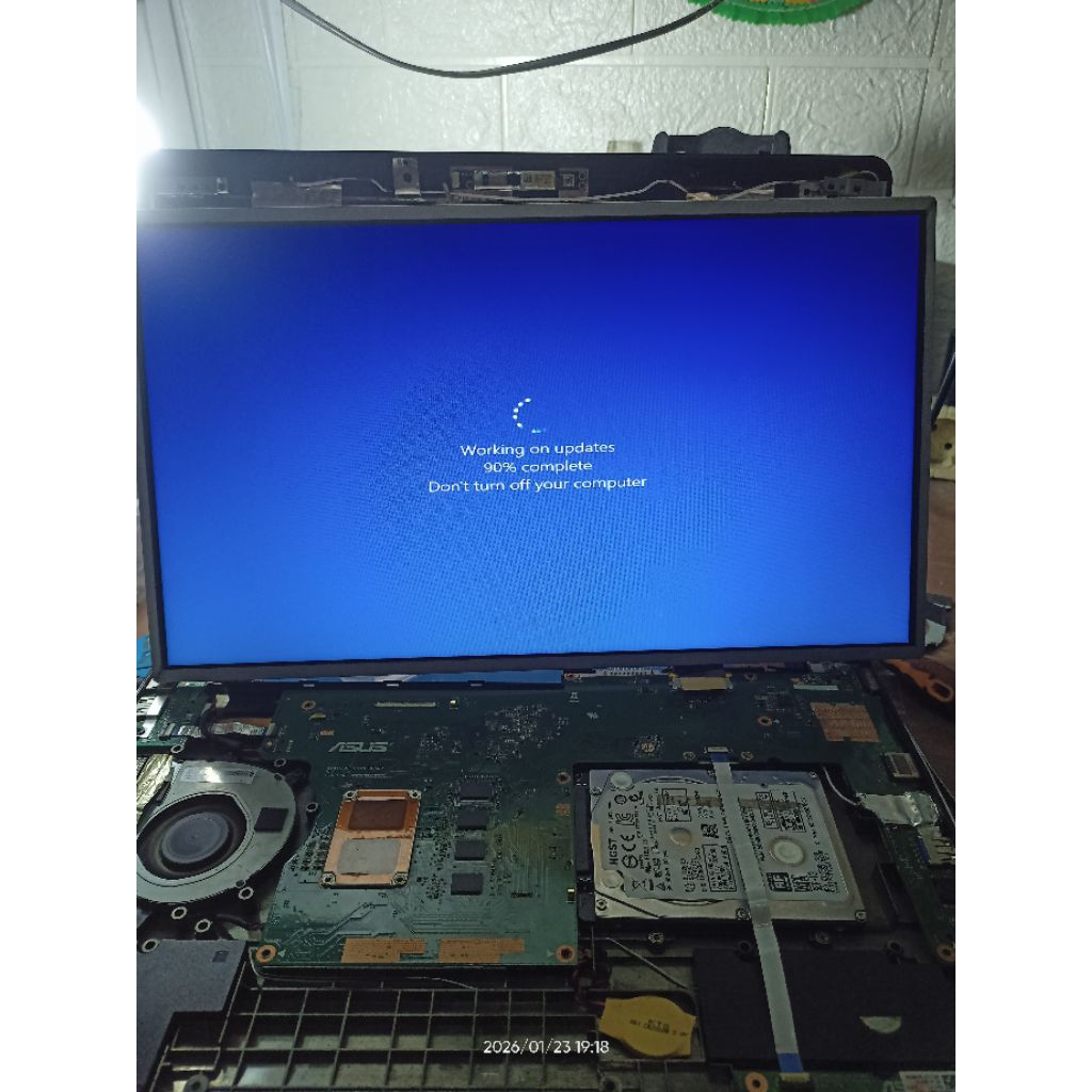 lcd laptop 15'6 inch 40 pin jernih