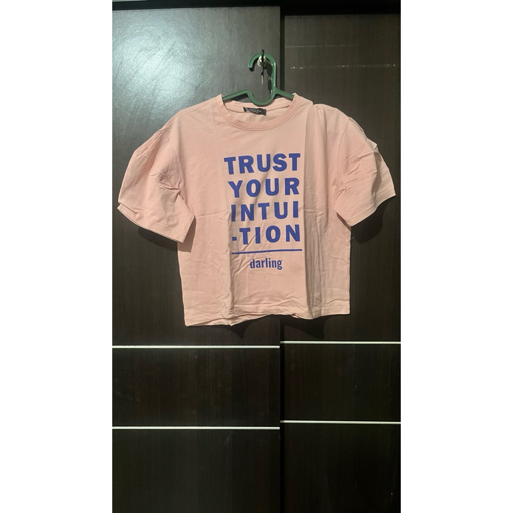 Kaos pull and bear crop top (pre-loved)