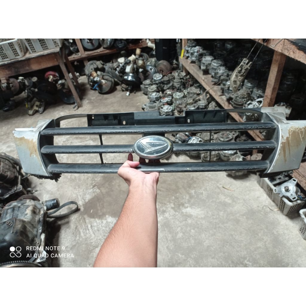Grill Daihatsu Taruna minus warna