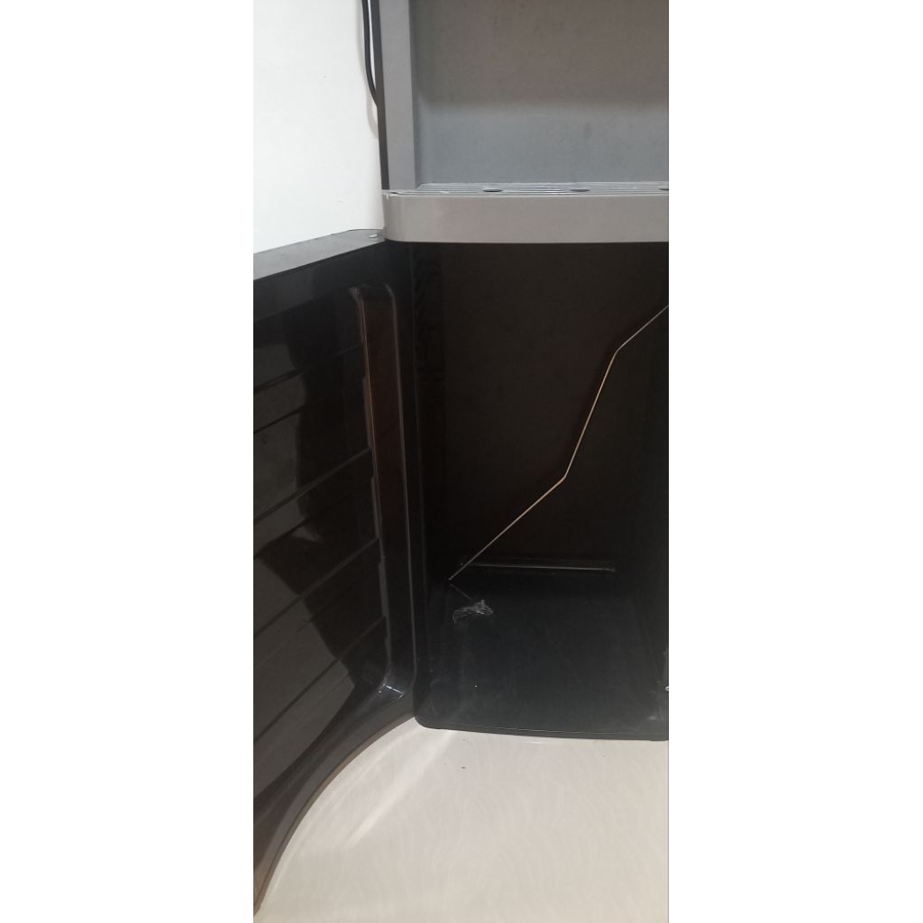 Arashi water dispenser