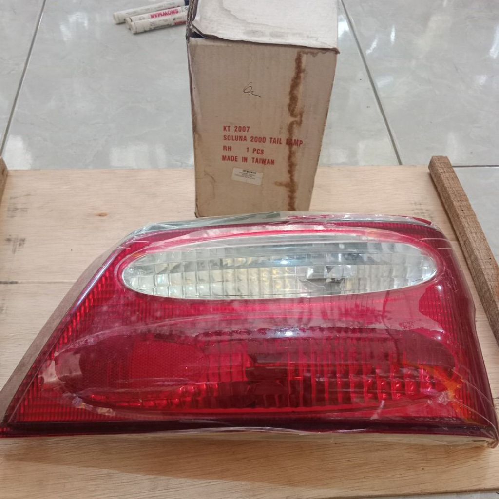 Lampu STOP Belakang Kanan Soluna | 2000-2007 Tail Lamp 008640 ORIGINAL