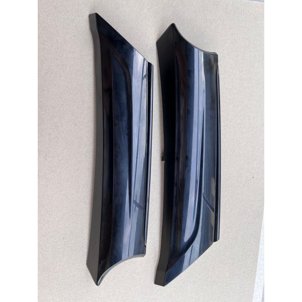 LIST GRILL DEPAN DAIHATSU SIGRA 2018-2023 HITAM GLOSS ORIGINAL 1 SET