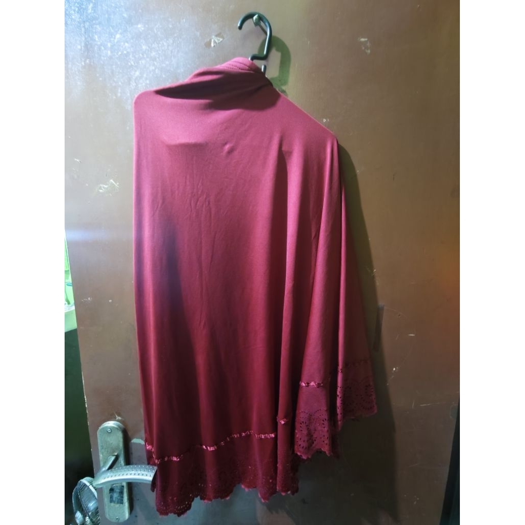 preloved hijab merah maroon