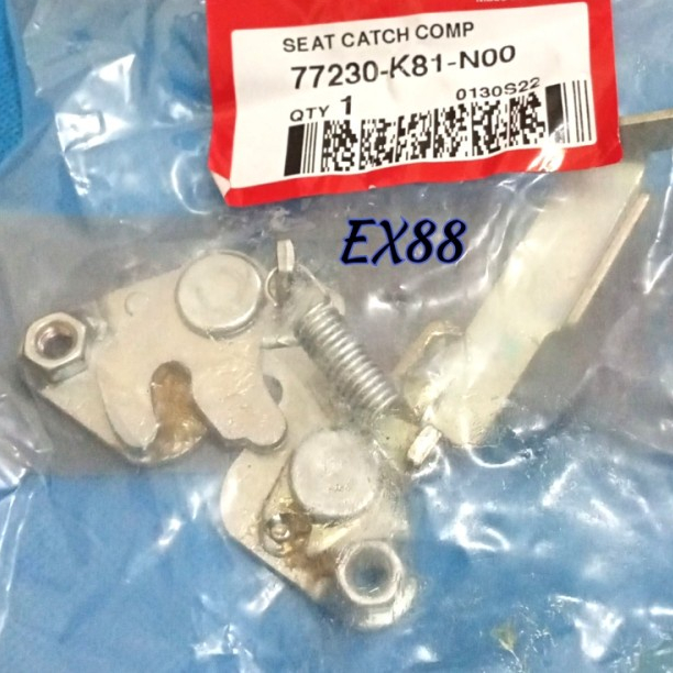 DUDUKAN LAWAN KUNCI JOK SADEL BEAT ECO / STREET ESP 2016 - 2019 ORIGINAL 77230-K81-N00