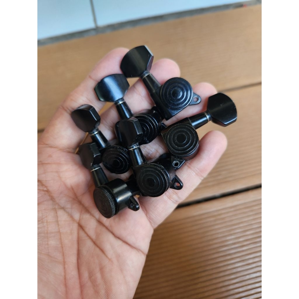 Dryer Locking Tuner Gitar Sejajar Kanan Hitam