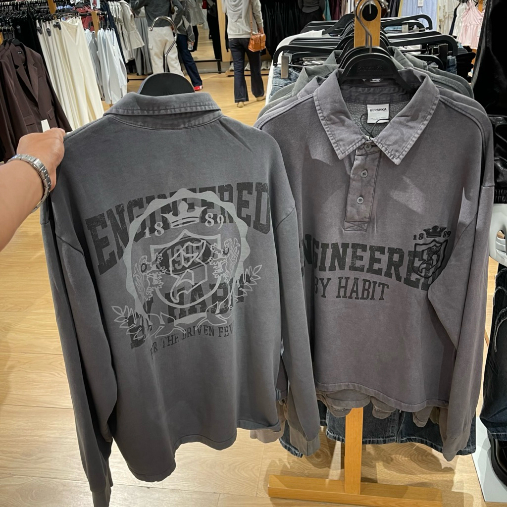 Sweatshirt Polo Varsity BERSHKA MEN Jastip (jasa titip)