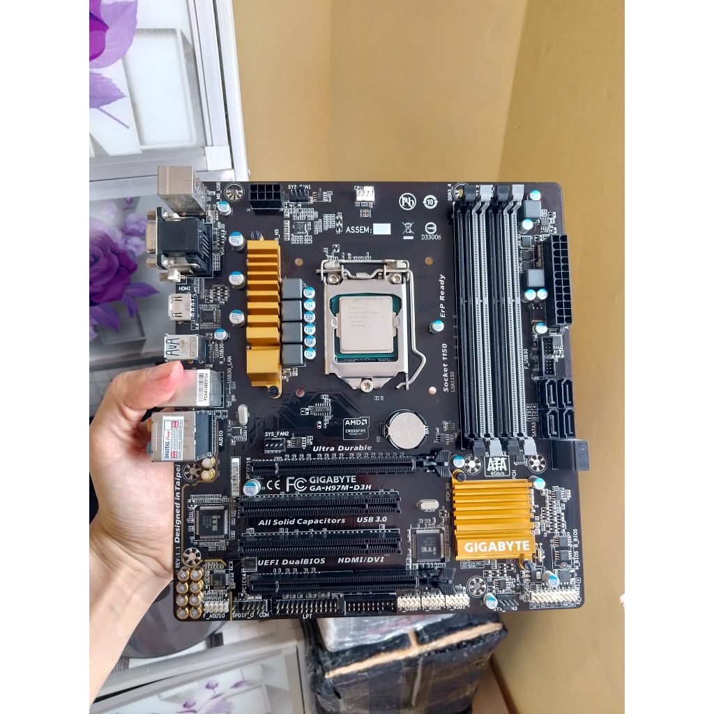 Mobo gaming ddr3 H97M GIGABYTE + i7 4790 3.60Ghz seri atas Normal Garansi