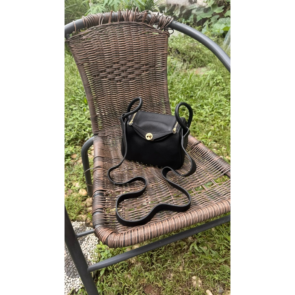 Mini Lindy Black GHW Preloved