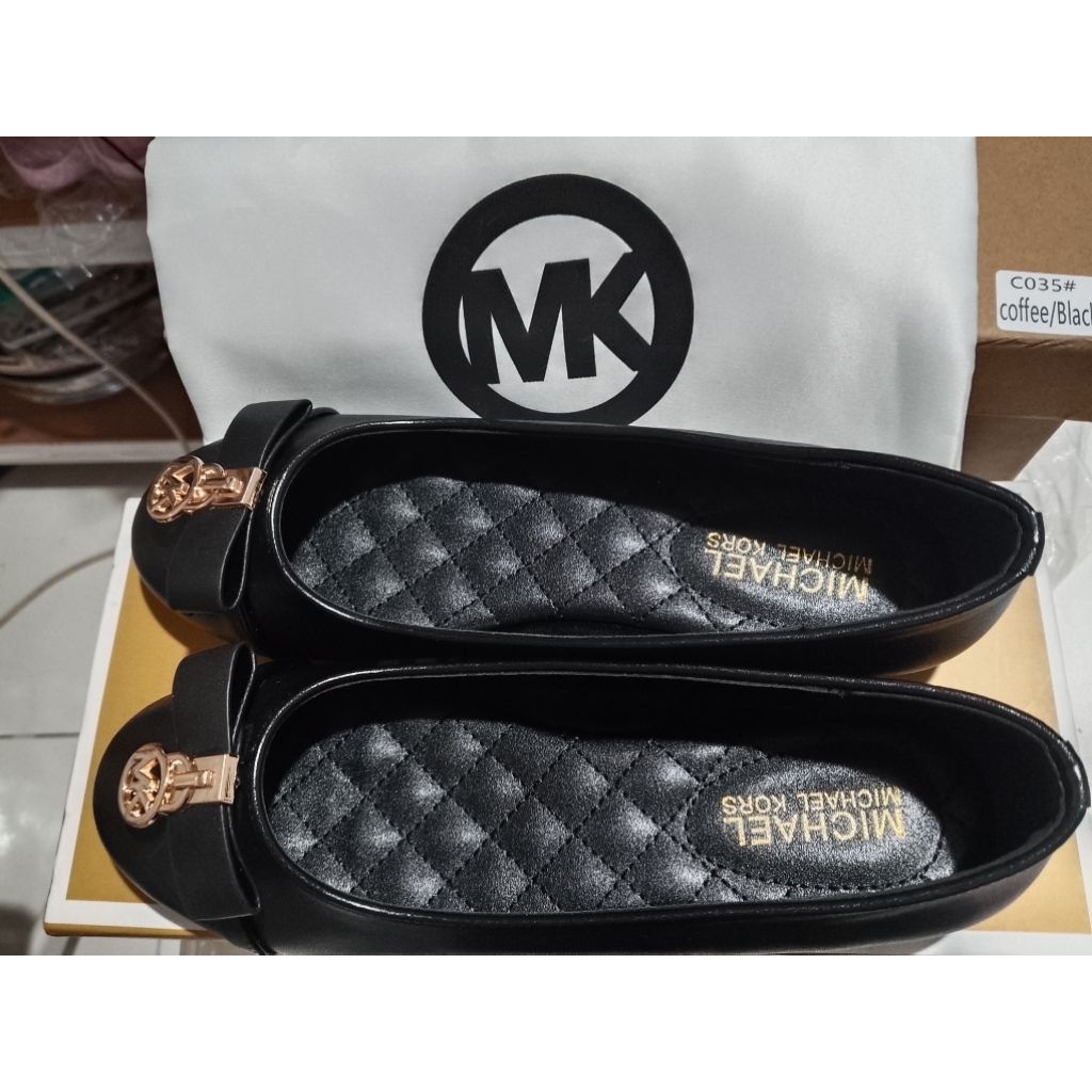 Ready Flat shoes MK black