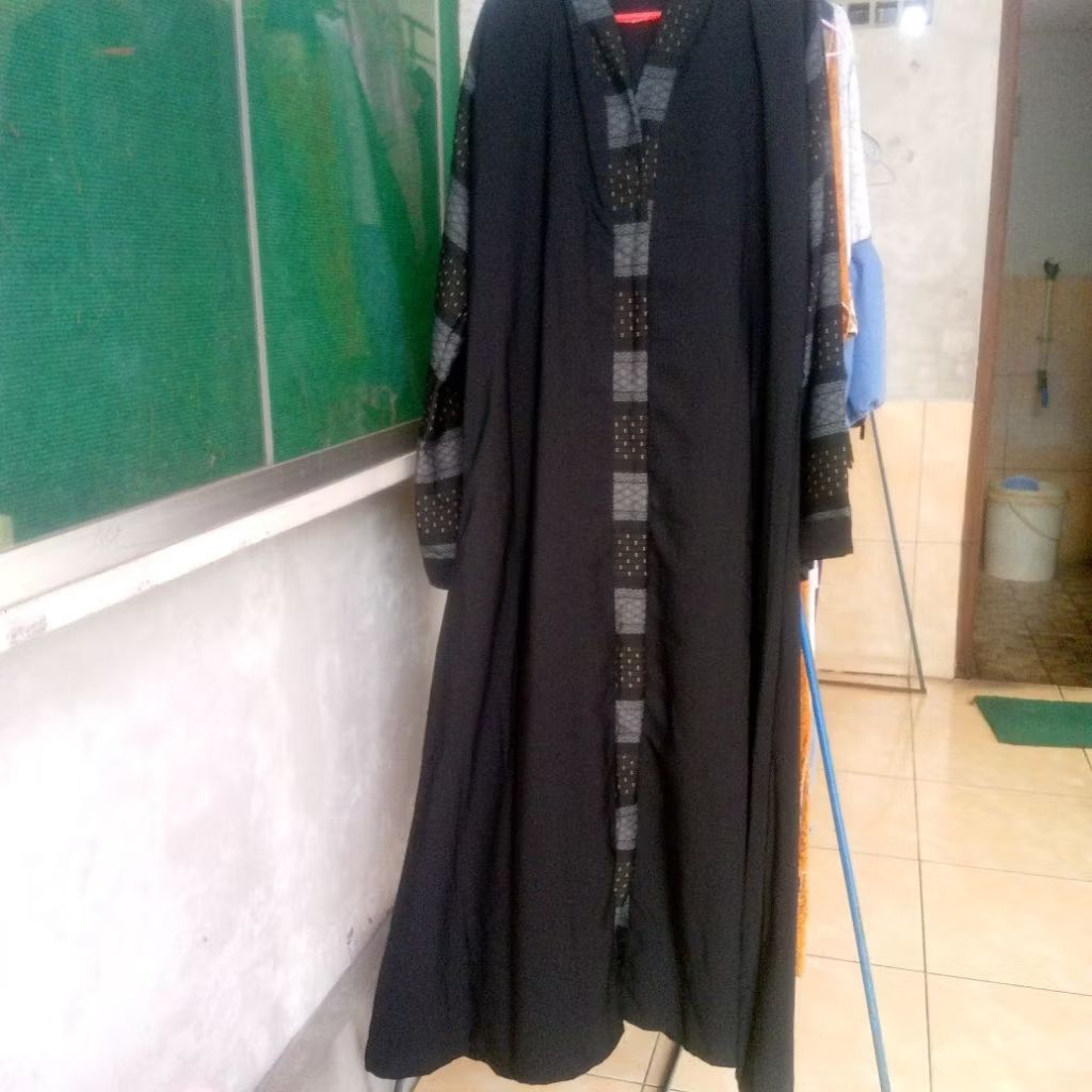 Abaya kancing lepaspasang bisa untuk outer juga