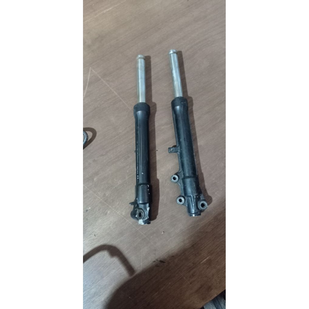 Shock depan suzuki axelo no baret