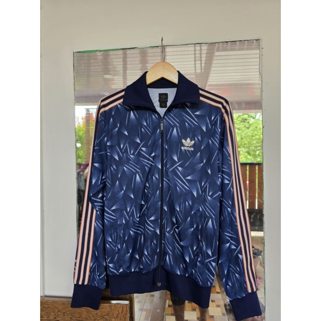 Liverpool candy x adidas tracktop