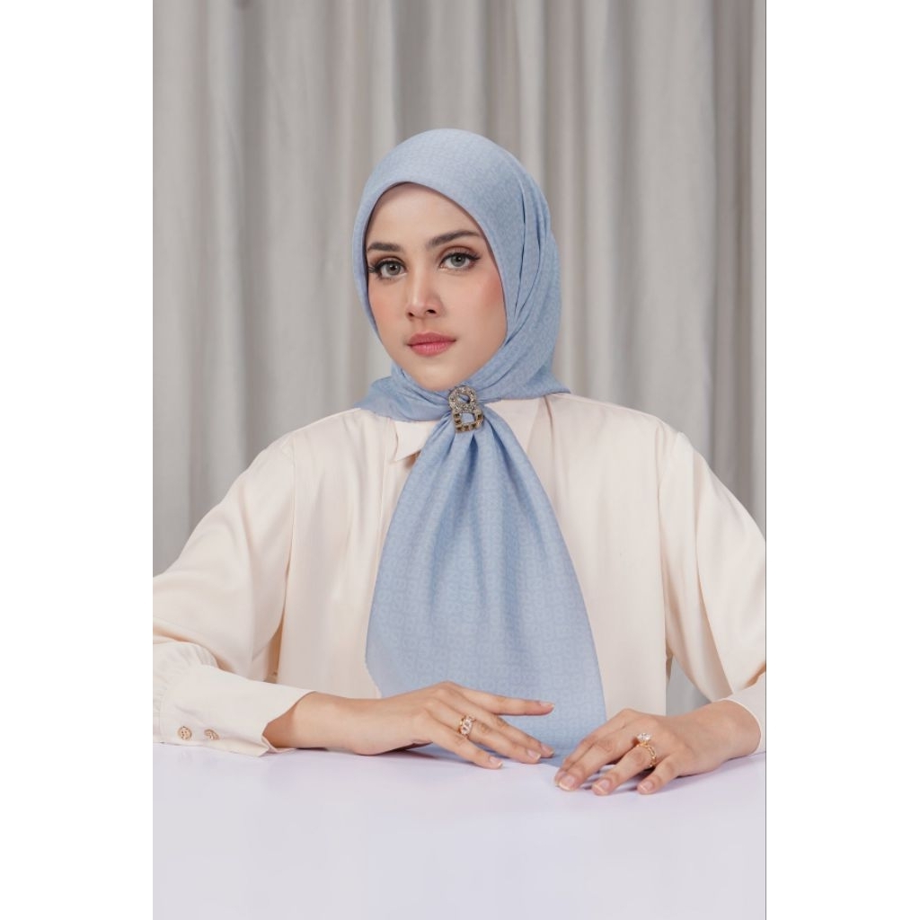 TAPIS VOAL SQUARE BY BUTTONSCARVES