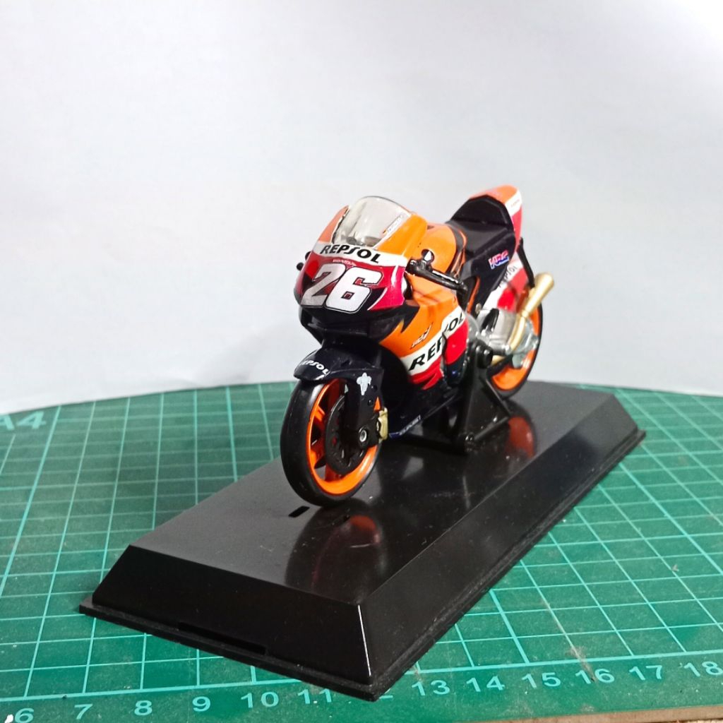 Newray 1/18 Diecast MotoGP 2009 Dani Pedrosa 26 Team Honda Repsol Livery Reguler RC212V