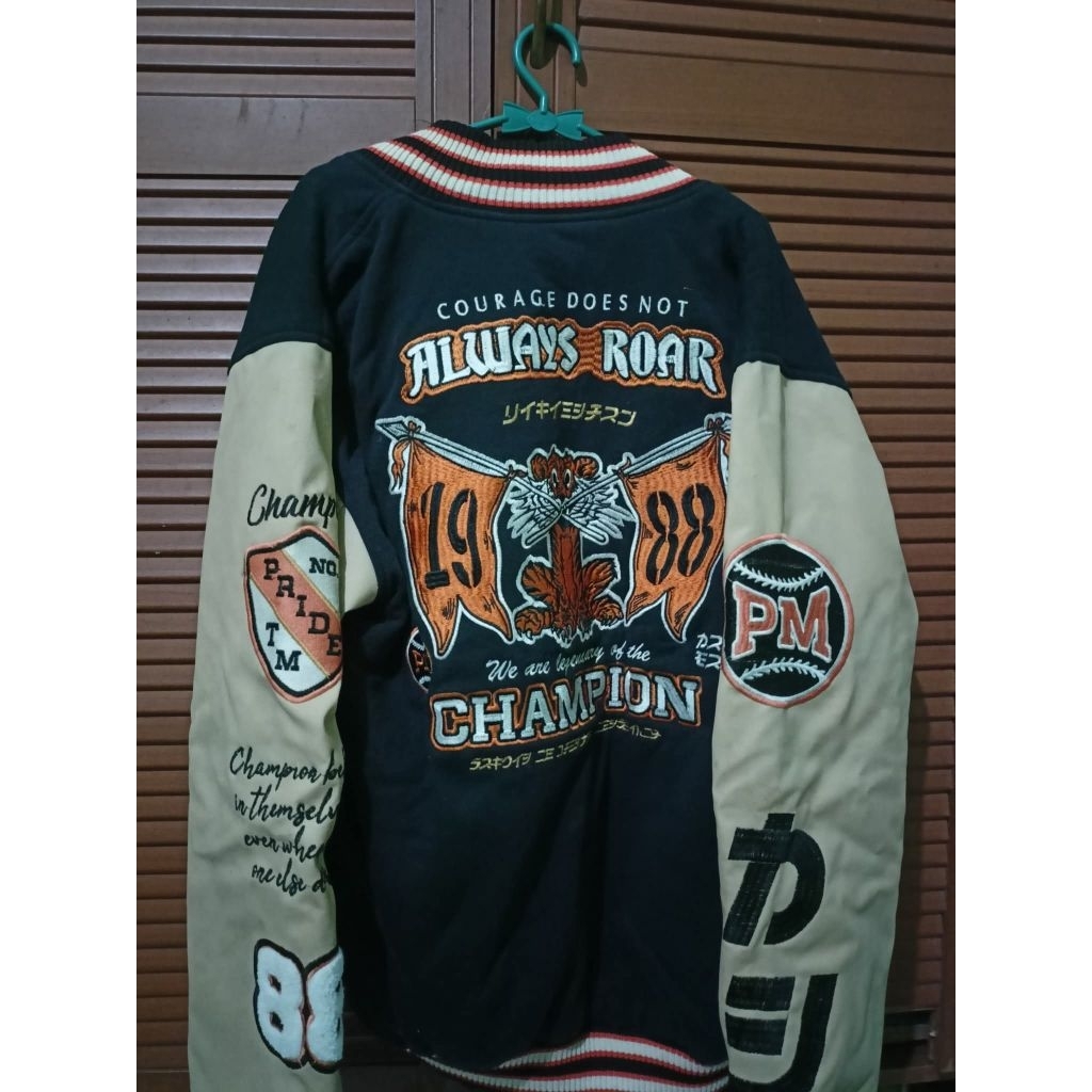 Jaket Varsity preloved