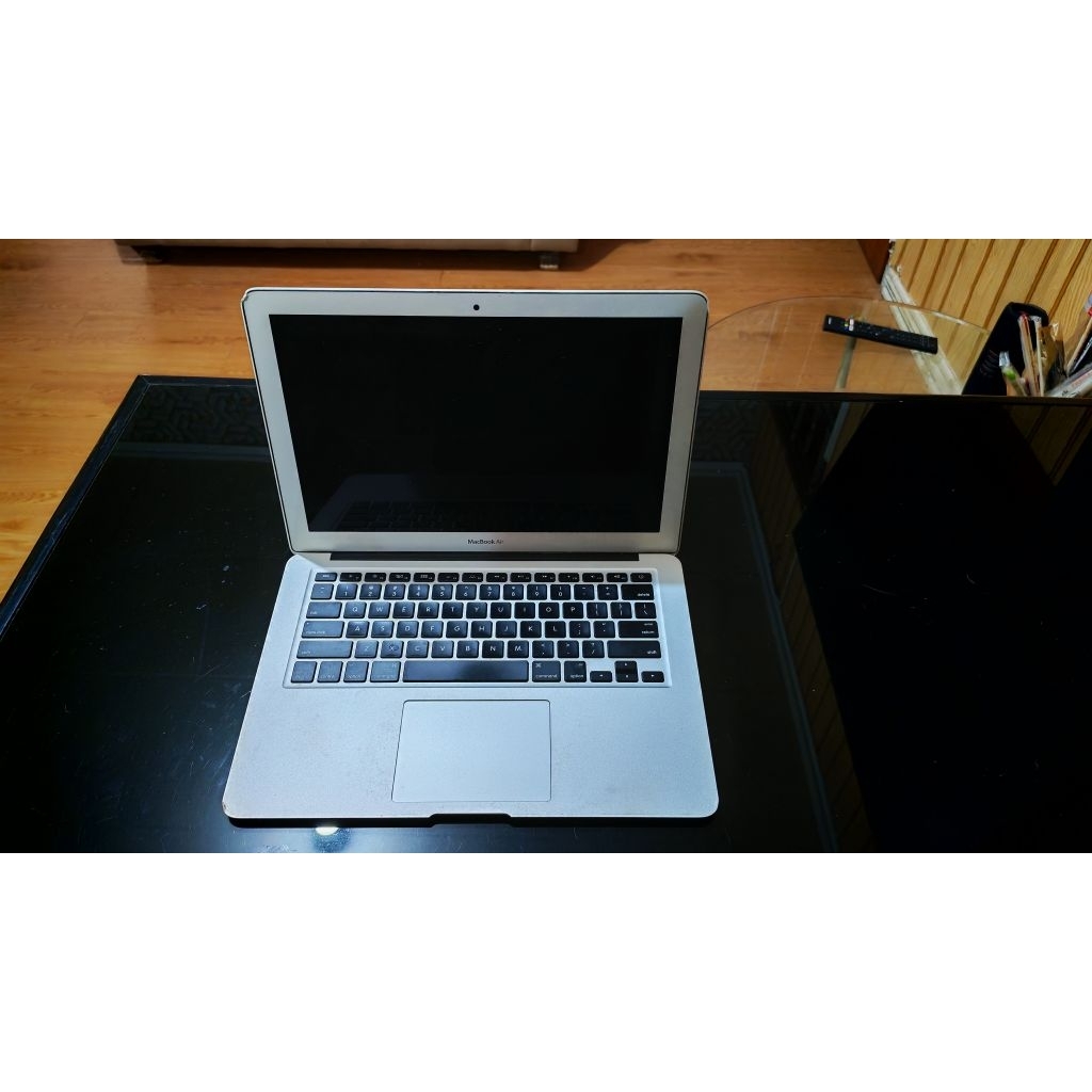 Macbook air A1466 kondisi mati kmkn krn baterai