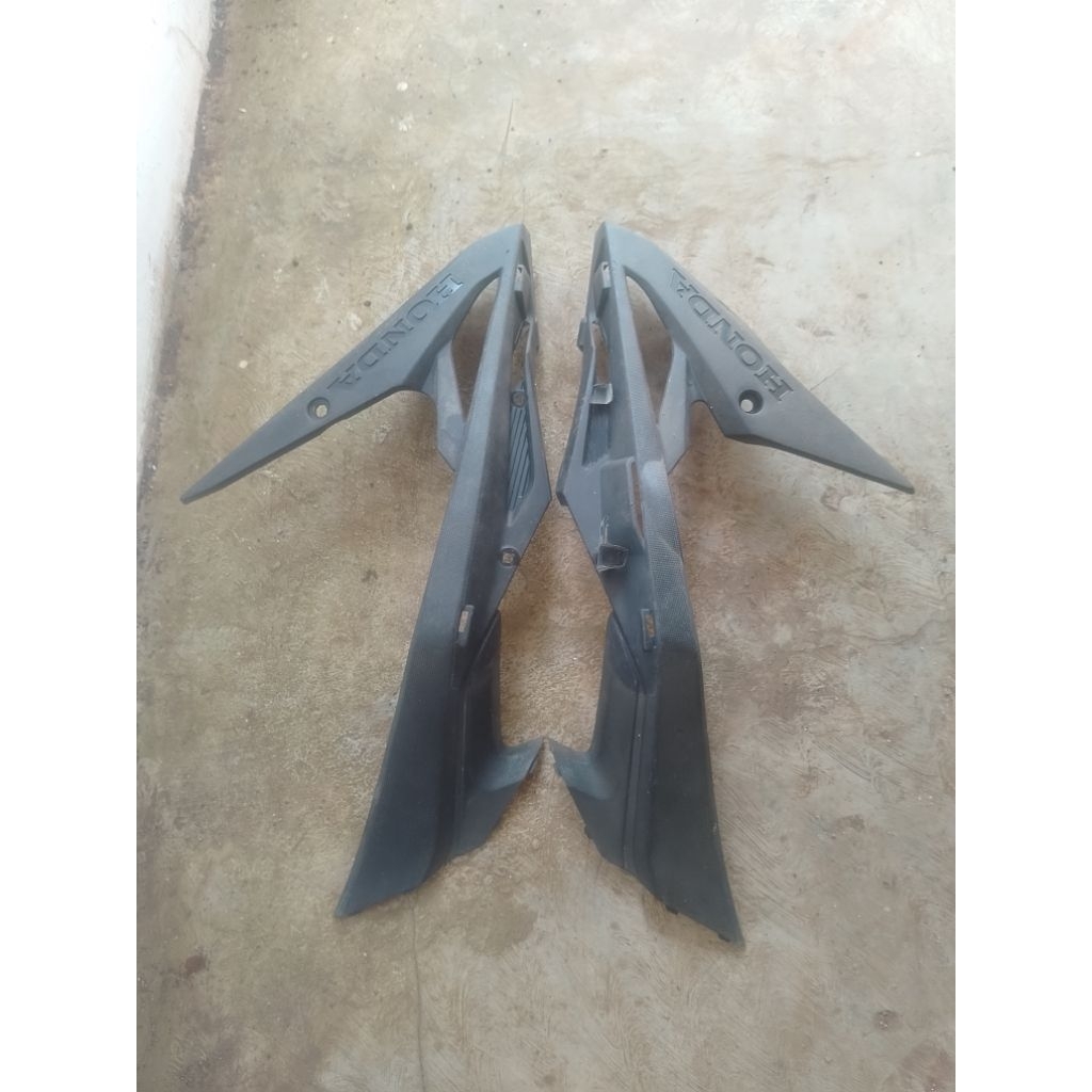 Sayap Bawah Bagian Kasar Kanan Kiri Honda Sonic 150R Original Second