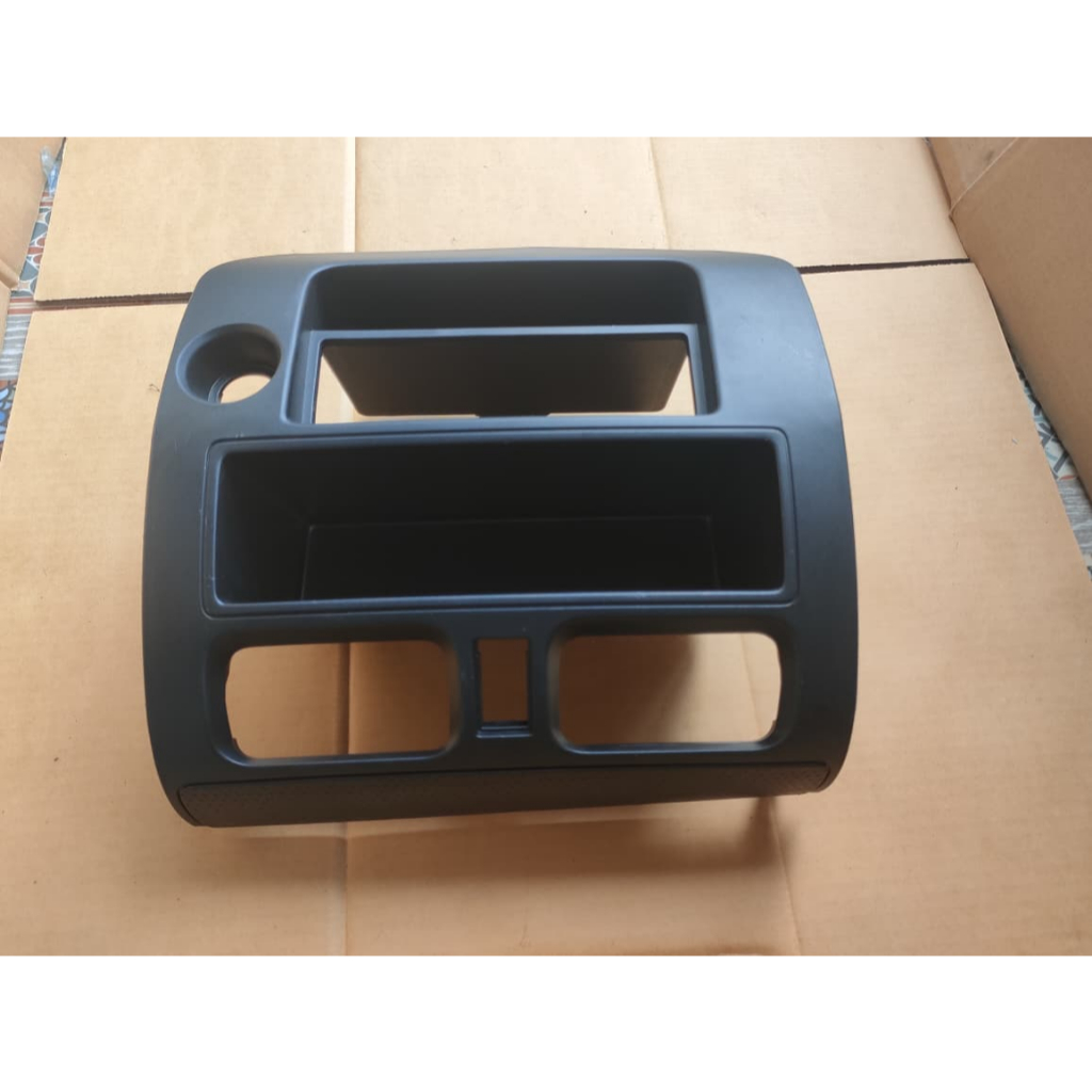 tutup frame panel meja dashboard tengah dynasaurus hino dutro original baru