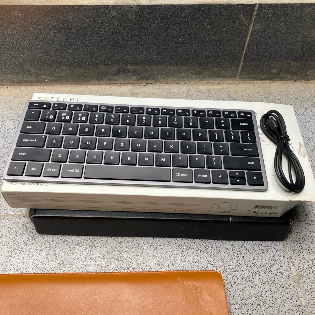 Keyboard bluetooth Satechi X1 Slim Bekas