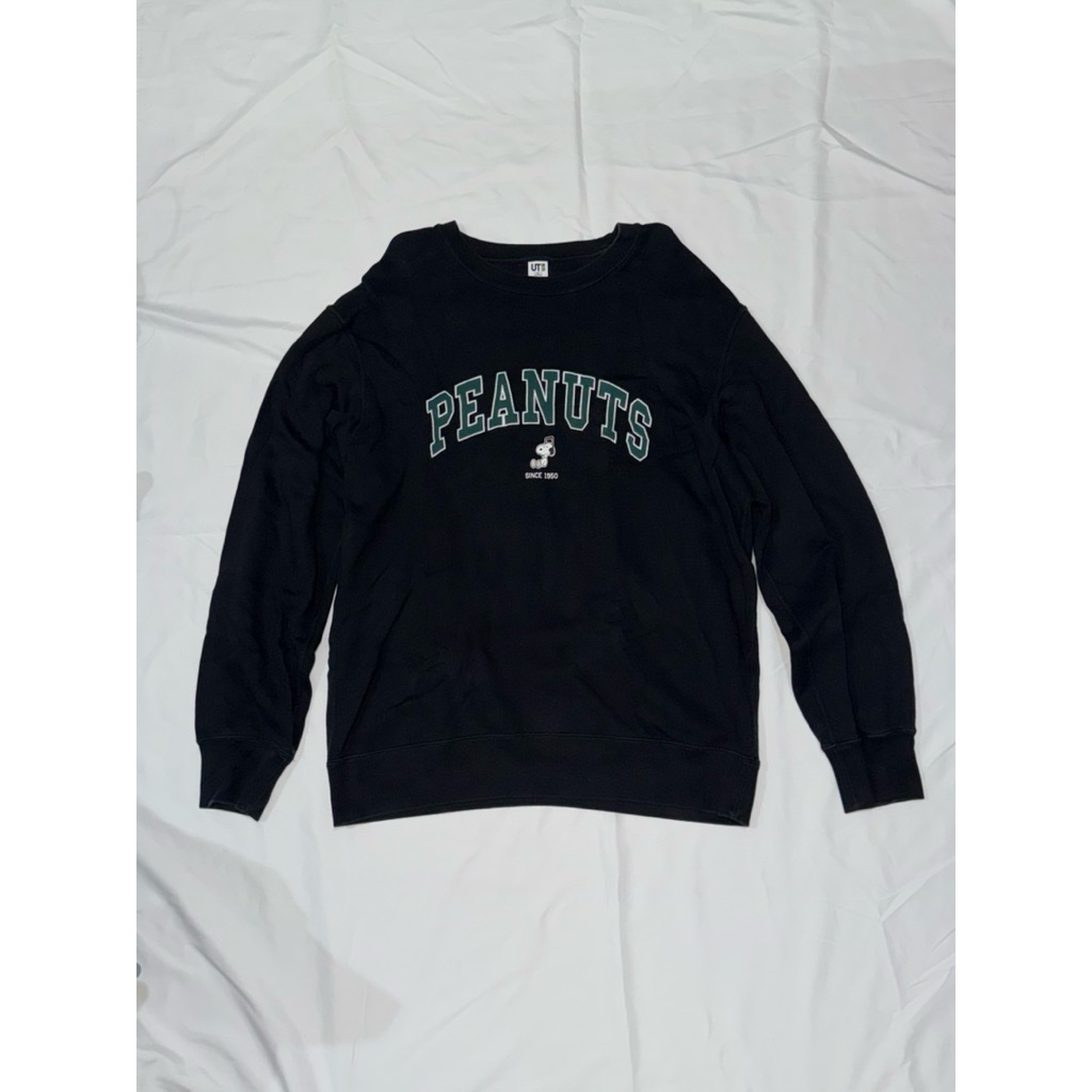 preloved // thrift Uniqlo Snoopy sweater // baju lengan panjang tebal