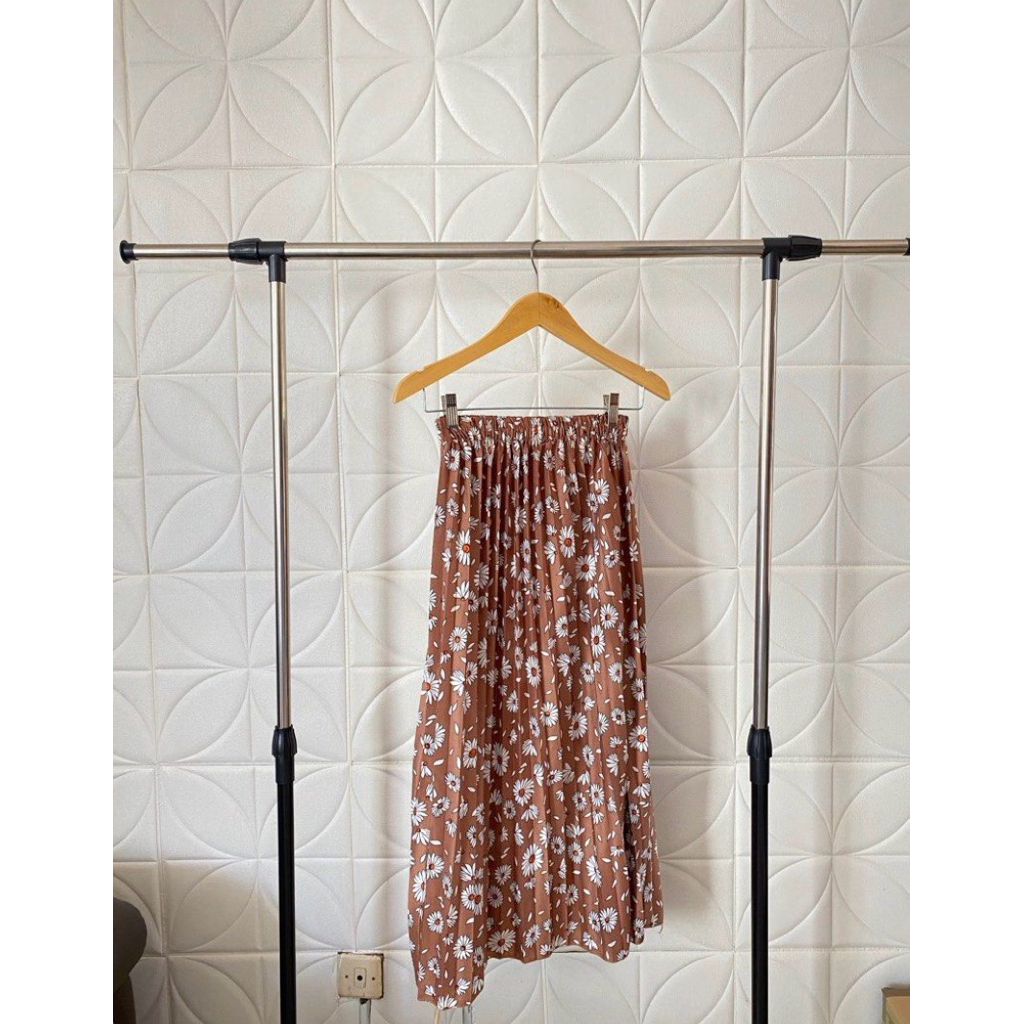 Brown Plisket Flower Skirt