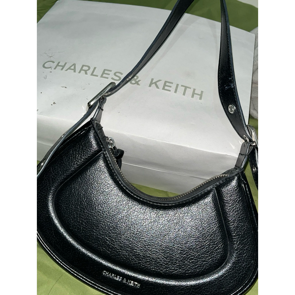 Preloved tas charles and keith ori