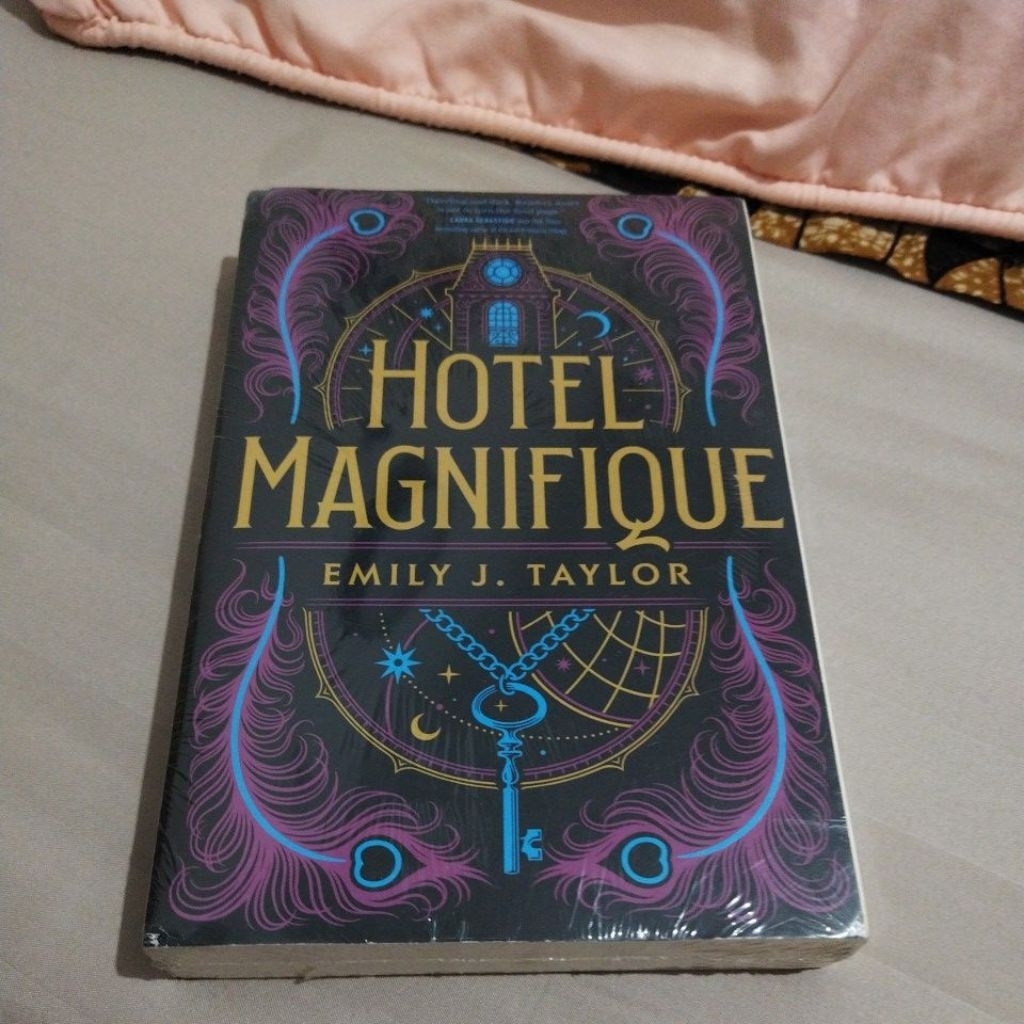 [NEW] HOTEL MAGNIFIQUE - EMILY J TAYLOR