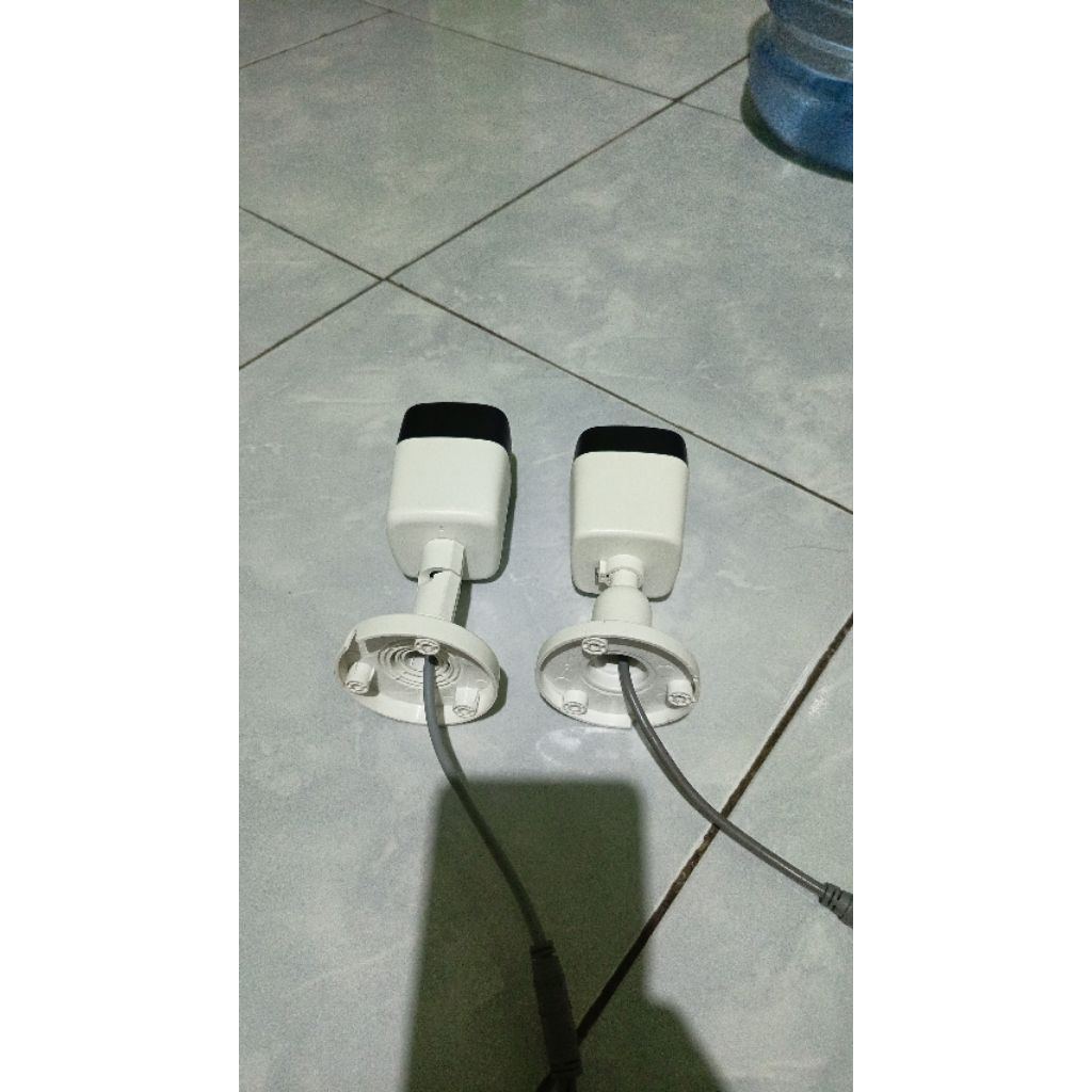 2 Unit kamera Hikvision outdoor 2mp Second