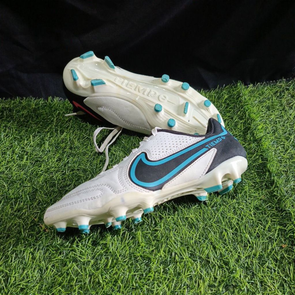 Sepatu Bola Size 38/24 CM